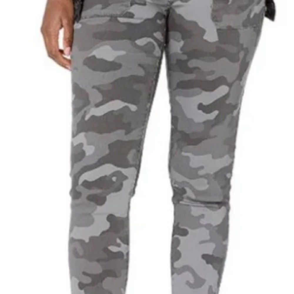 Seven7 Women's Gray Camouflage Skinny 👖 Size 14